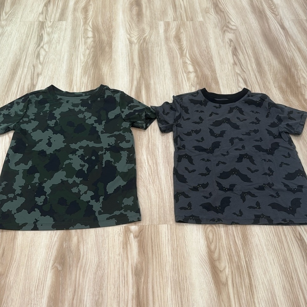 Cat & Jack boys shirts size 6/7. Camo and black with bats